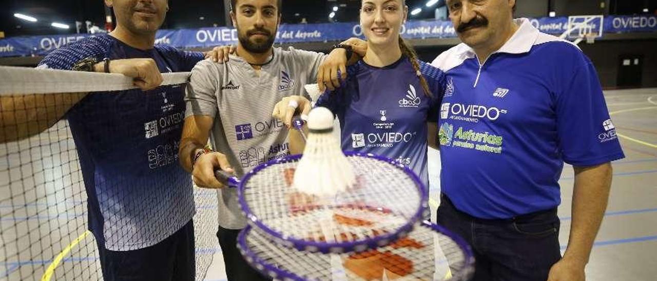 Por la izquierda, César González, Alberto Zapico, Lorena Uslé y Nicolás García, presidente del club.