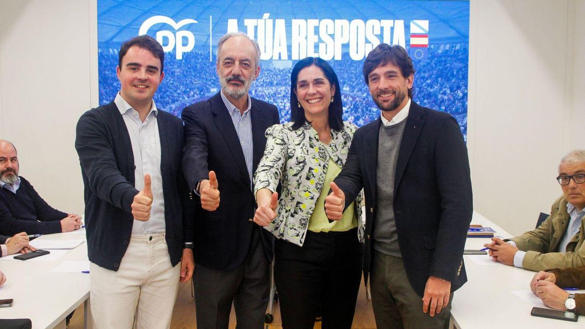 Pablo Gómez, Francisco Millán Mon, Paula Prado y Adrián Vázquez, ayer, en la sede del PPdeG. | // X. ÁLVAREZ