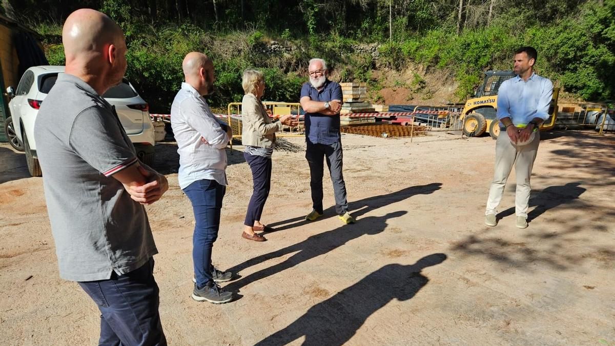 La directora general de Transició Hídrica, Concha Zorrilla, el director d’ATL, David Vila, i l’alcalde de Cabrera d’Anoia, Juan Manuel Díaz Calvo, han visitat l’estat de les obres.