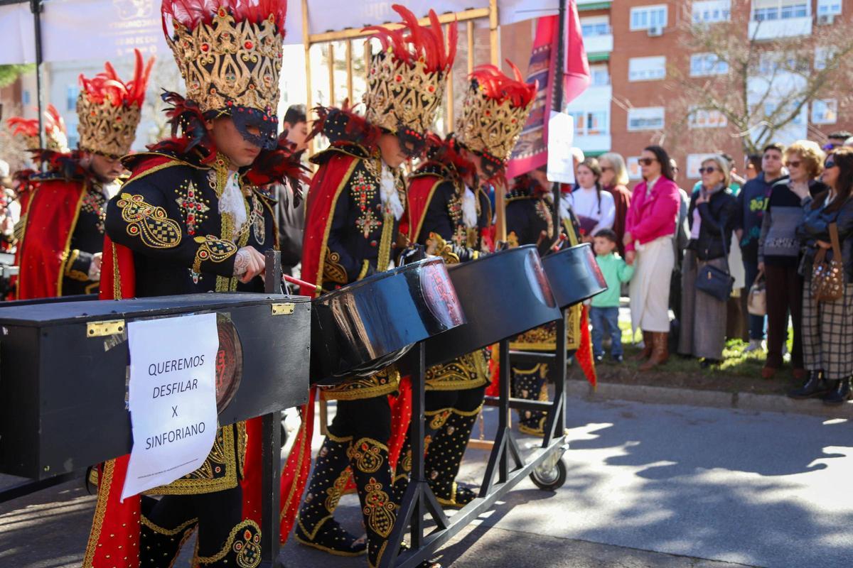 Fotogalería | Valdepasillas se consolida como culmen al Carnaval de Badajoz