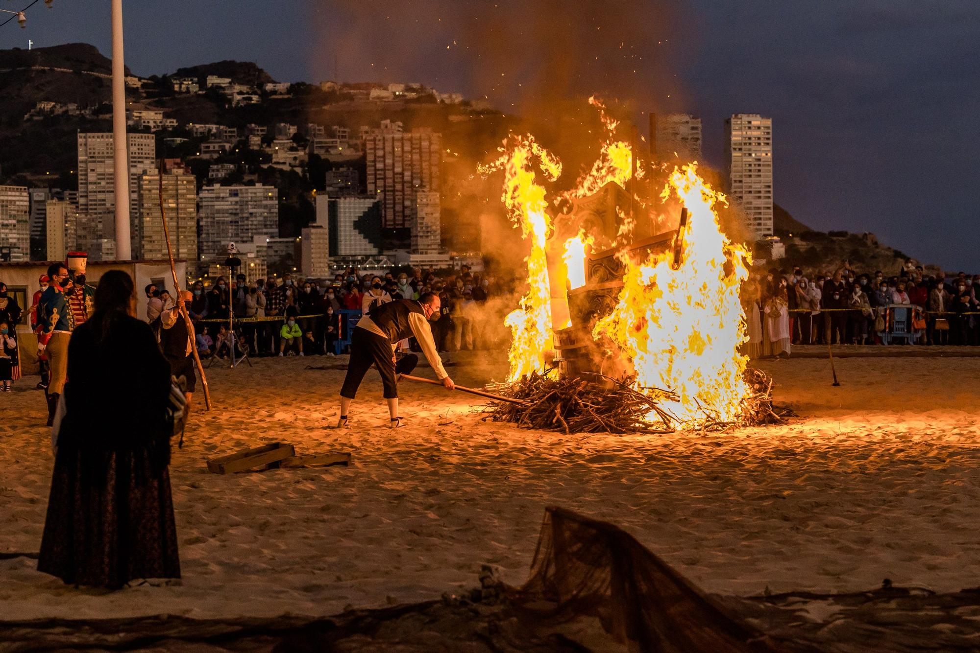 Benidorm revive la fiesta con el Hallazgo de la Virgen en la playa de Levante