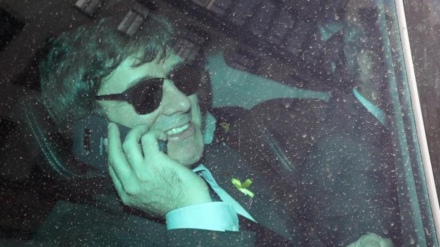 Puigdemont llega en coche a un edificio en Berlín.