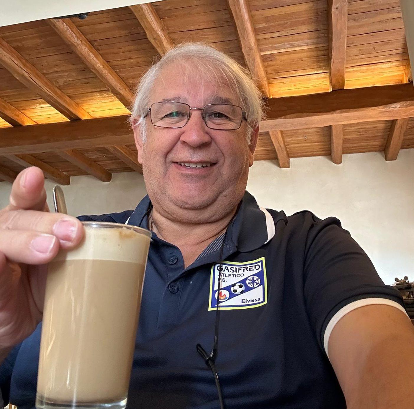 Juan Ruiz toma un café mientras atiende a Diario de Ibiza.