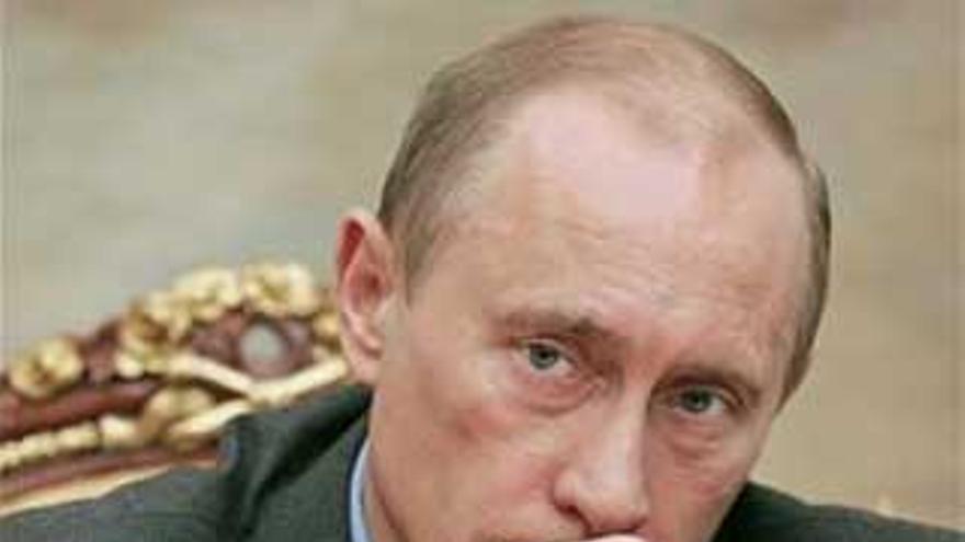 Putin amenaza con denunciar el Tratado de Armas Convencionales en Europa