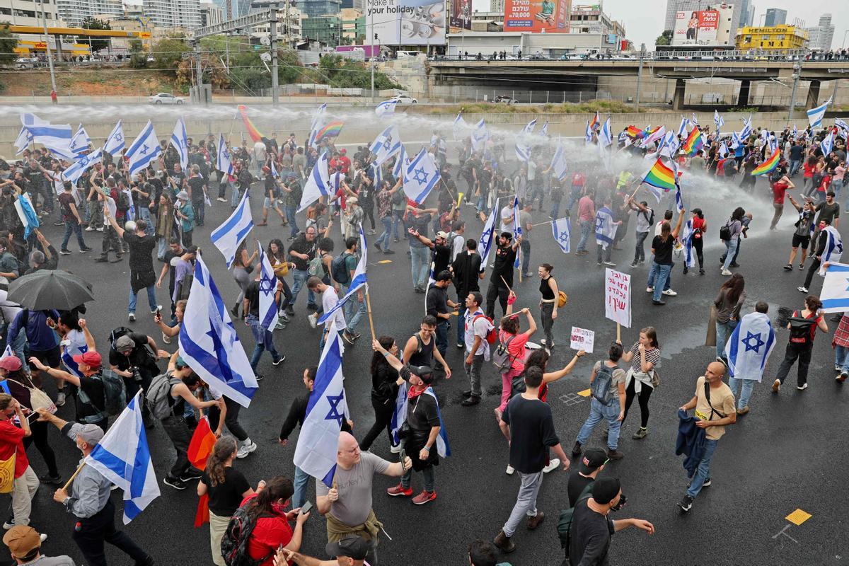 Manifestaciones en Tel Aviv contra las controvertidas reformas legales que promociona el gobierno de extrema derecha del país