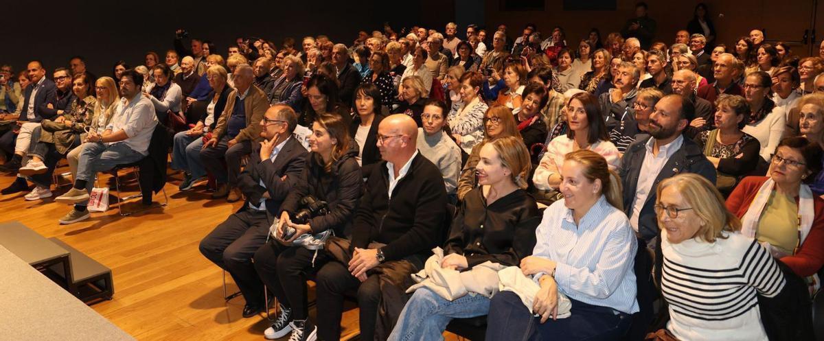 El público llenó el aforo de la
 sala de conferencias del 
MARCO.   | // JOSÉ LORES

