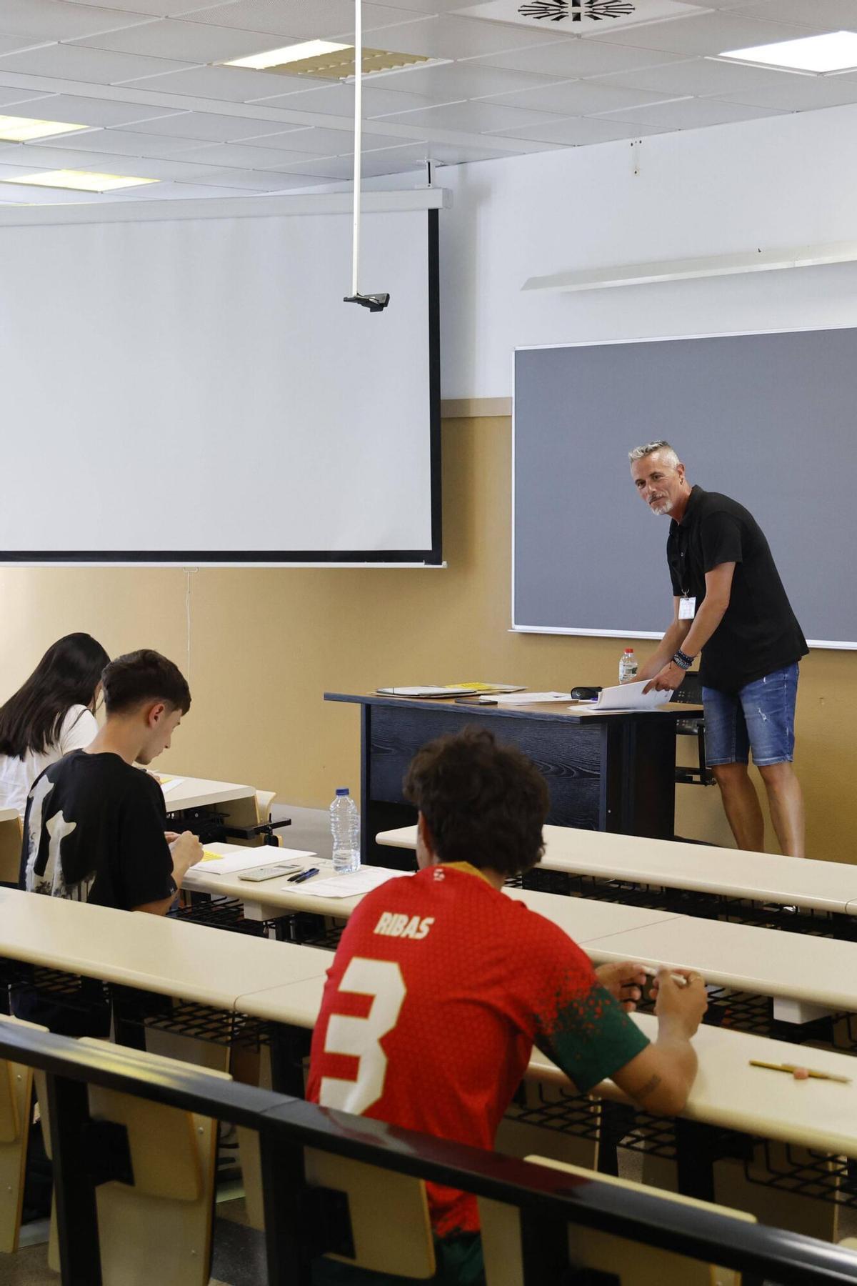 Girona. Facultat Economia UdG. Selectivitat 2026 setembre. Proves PAU.