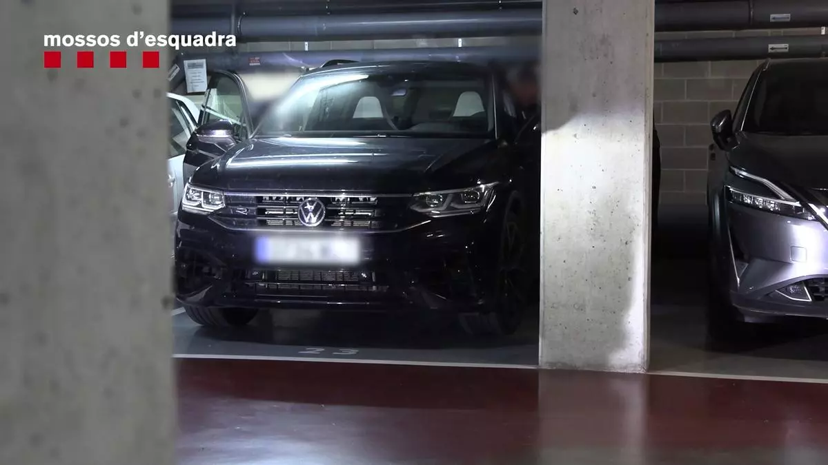 Cuatro detenidos por robar coches y falsificar su documentación para venderlos fuera de Catalunya