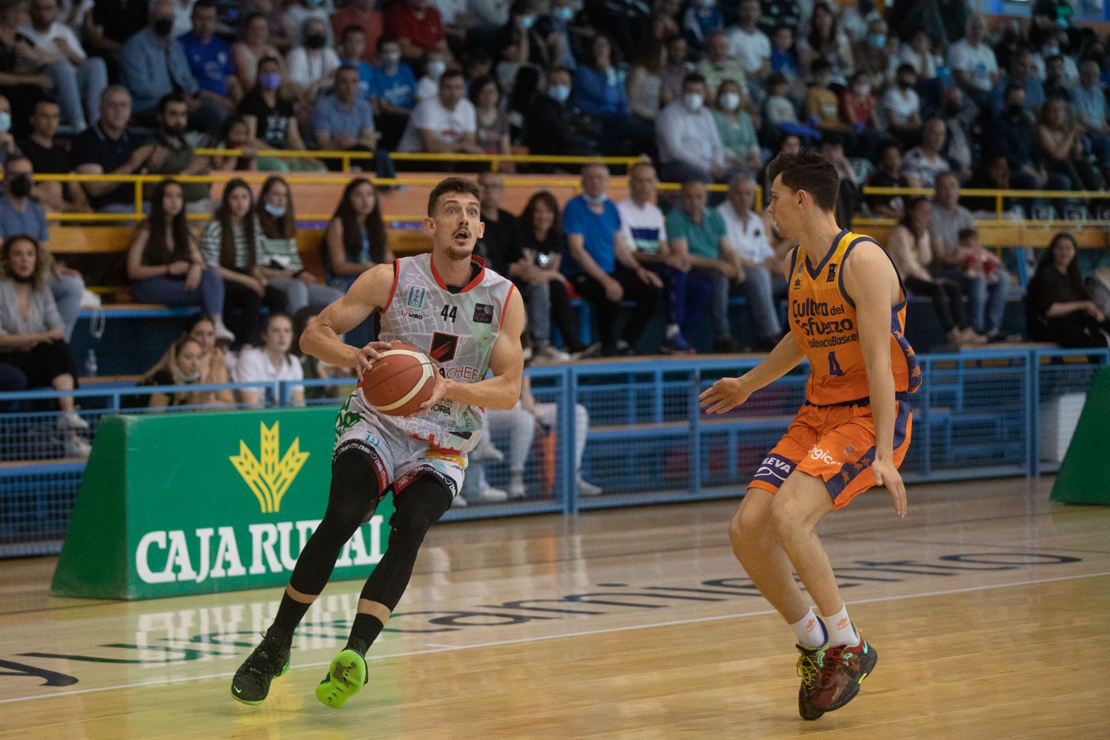 GALERÍA | Las mejores imágenes del partido de baloncesto entre el Zamora Enamora y el Valencia Basket "B"