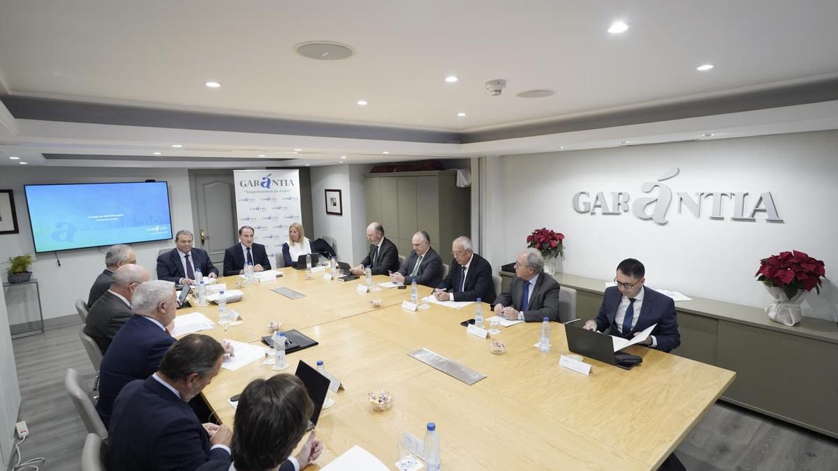 Consejo de Administración de Garántia, presidido por Javier González de Lara e integrado por representantes de la Junta de Andalucía, entidades financieras, universidad y organizaciones empresariales andaluzas