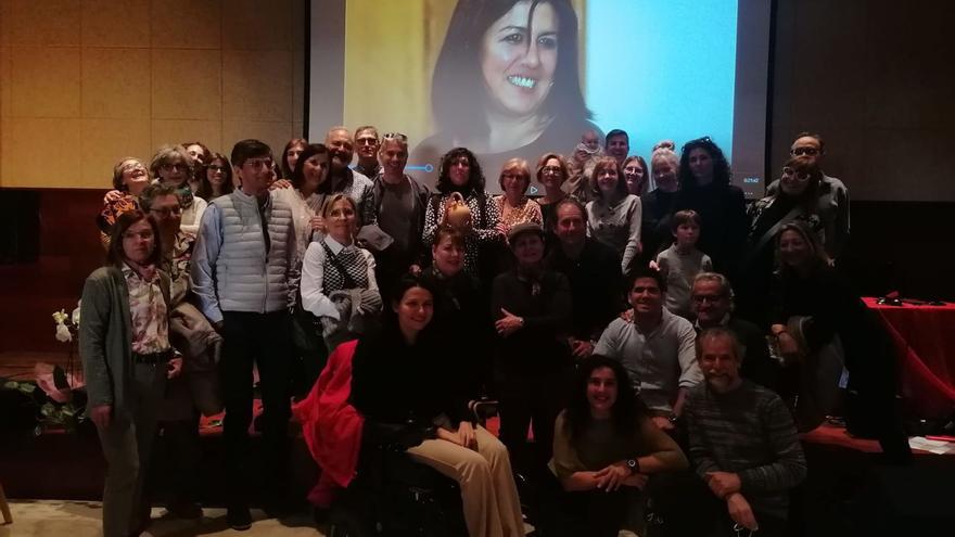 Rufi Velázquez rodeada de parte de las personas que acudieron al homenaje organiado dentro del Festival de Oralidad. | Cedida