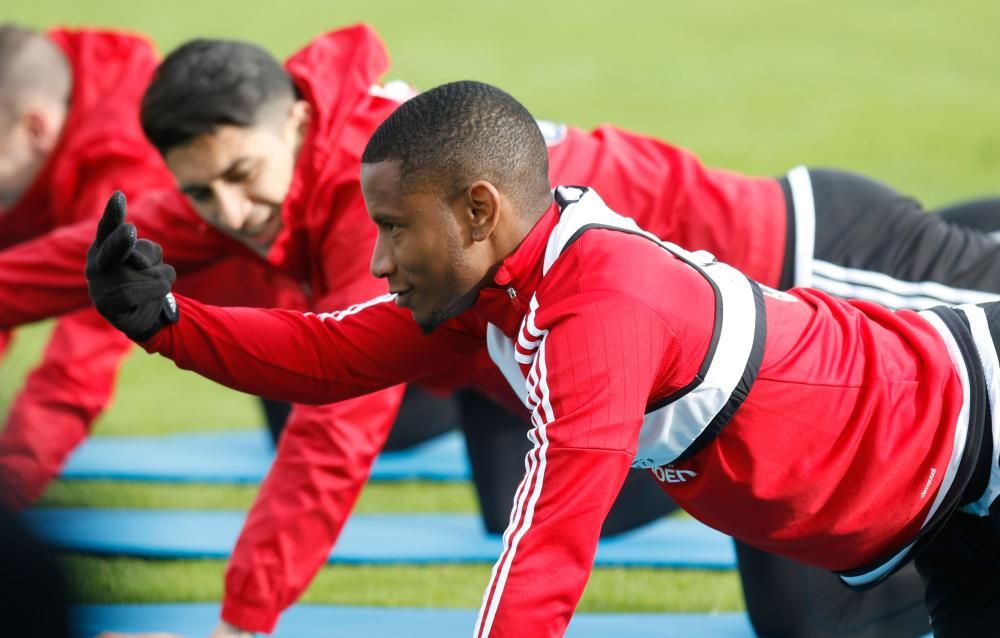 El Celta ultima los preparativos para medirse al Gijón en el Molinón. Ayer se entrenador todos los jugadores con la excepción de Bongonda, con una amigdalistis, y Fontás