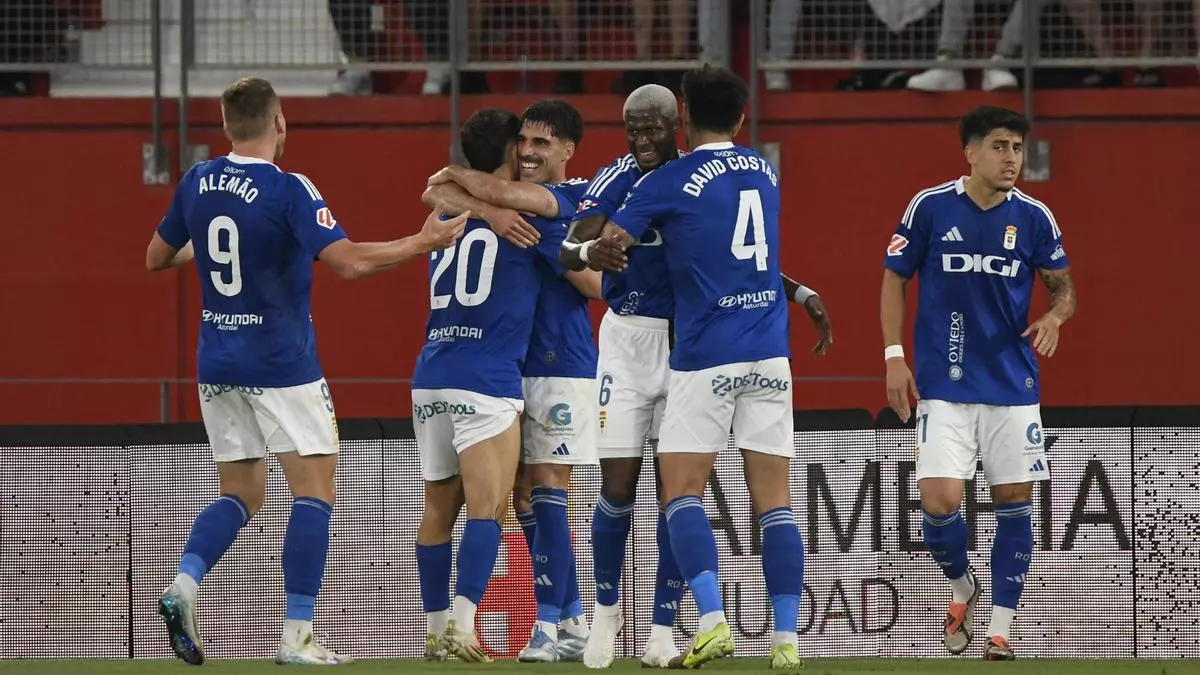 Nacho Vidal quiere el ascenso: doblete del defensa en la victoria azul en Almer赤a