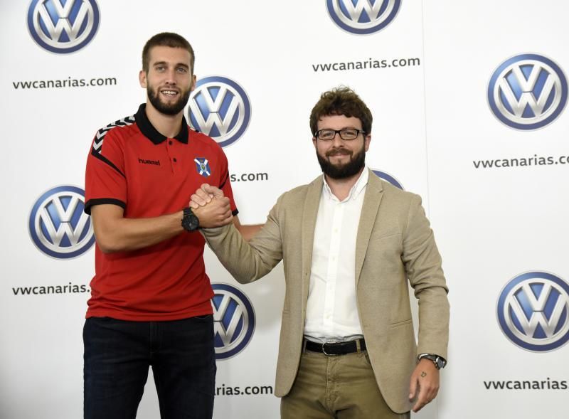 CD Tenerife: presentación de Nikola Sipcic