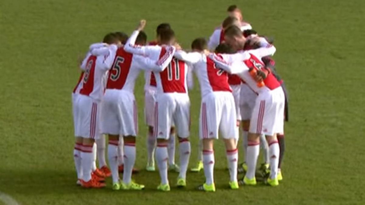 Justin Kluivert marcó un golazo con el Ajax