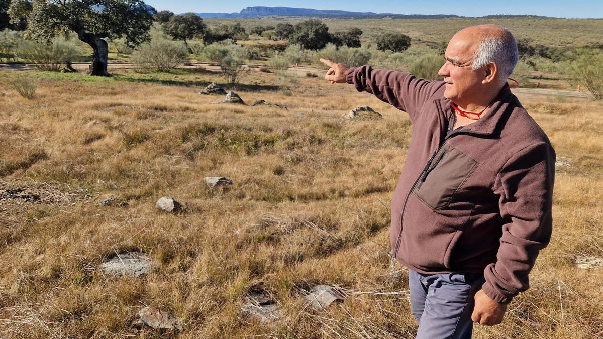 Baltasar Gutiérrez señala los terrenos que vendió en 2019 a los promotores de Elysium City.