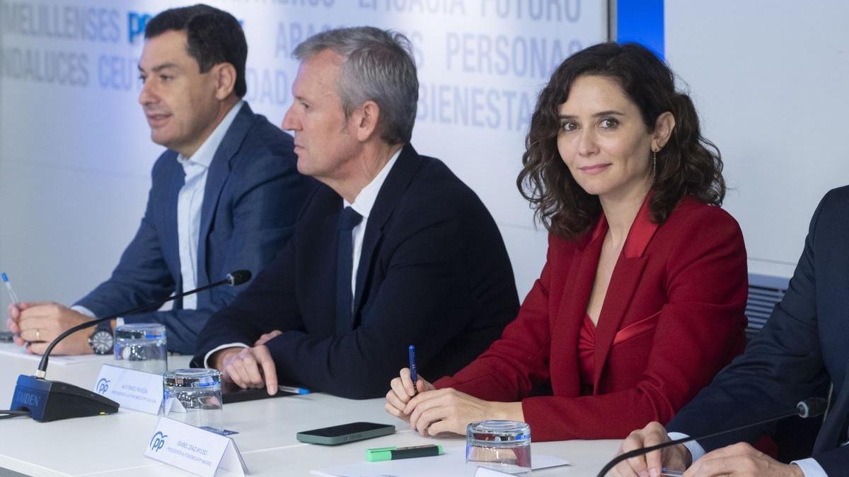 Isabel Díaz Ayuso junto a los barones populares Alfonso Rueda y Juanma Moreno en el Comité Ejecutivo del PP.