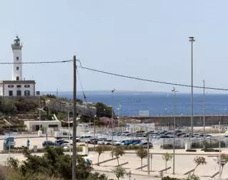 Los motivos por los que Competencia amenaza con impugnar judicialmente la limitación de coches de Ibiza