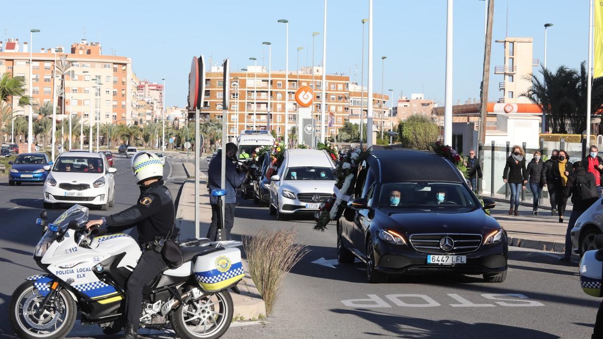 Comitiva fúnebre saliendo del tanatorio, esta tarde