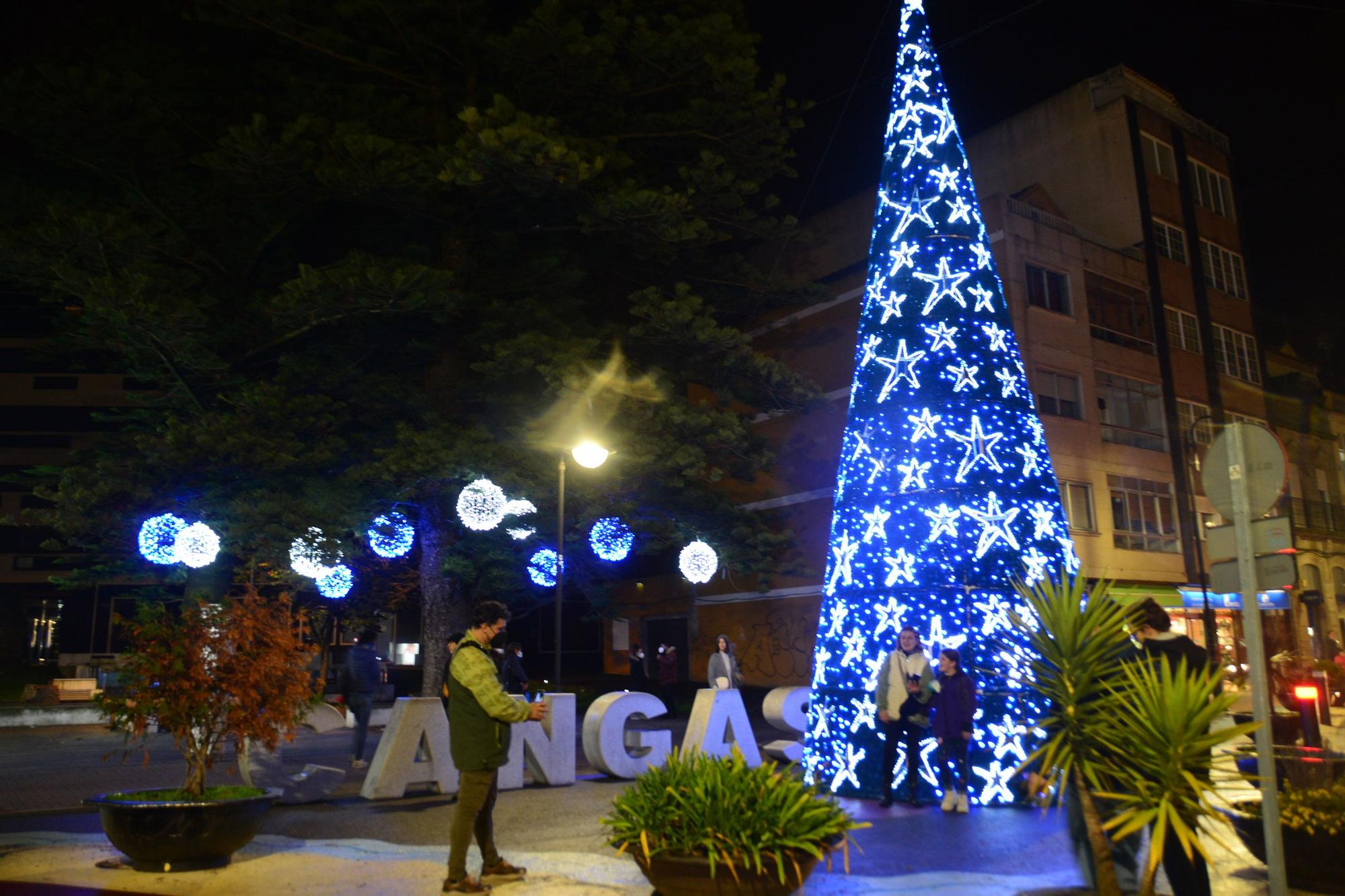 La Navidad se ilumina en Cangas