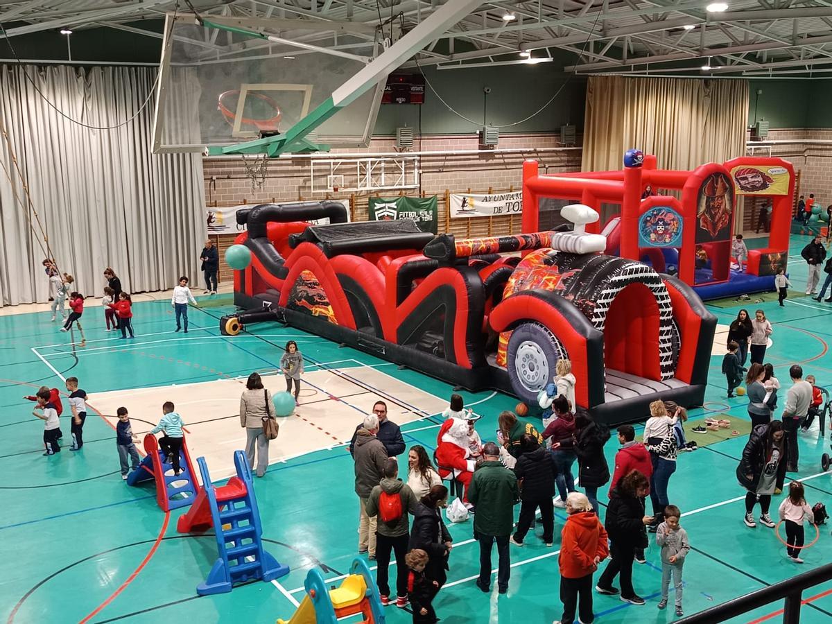 GALERÍA | Los niños de las Escuelas Deportivas Municipales celebran la Navidad