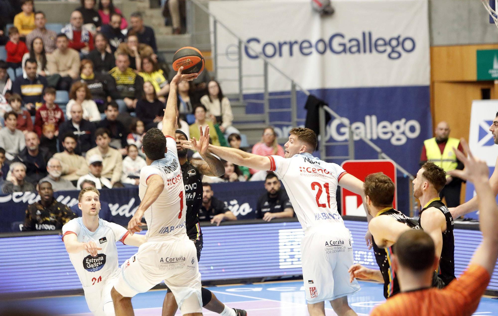 Las imágenes del partido Monbus Obradoiro vs Lenovo Tenerife