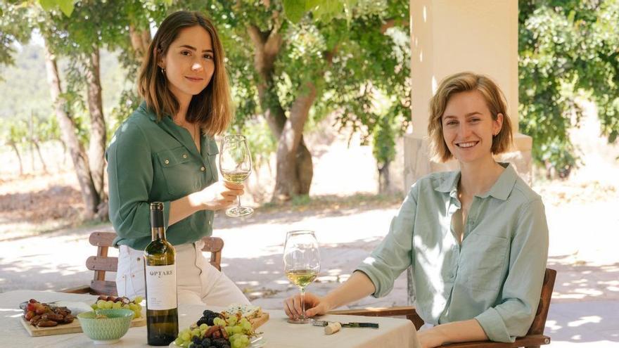 Sofía y Alba Atienza, las hijas del exministro de Felipe González que te enseñan a disfrutar del vino