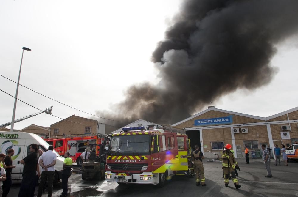 Incendio en una planta de reciclaje de Alboraia