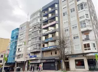 La conversión de bajos y oficinas en viviendas coge ritmo con un edificio entero en Traviesas