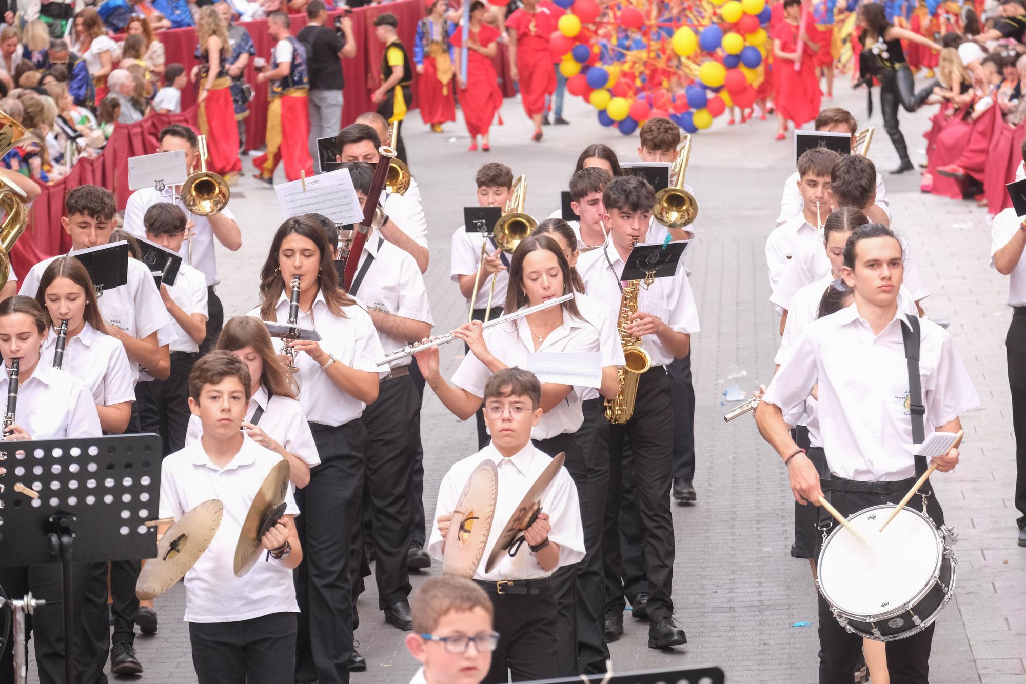 Así ha sido el desfile infantil de las fiestas de moros y cristianos de Elda