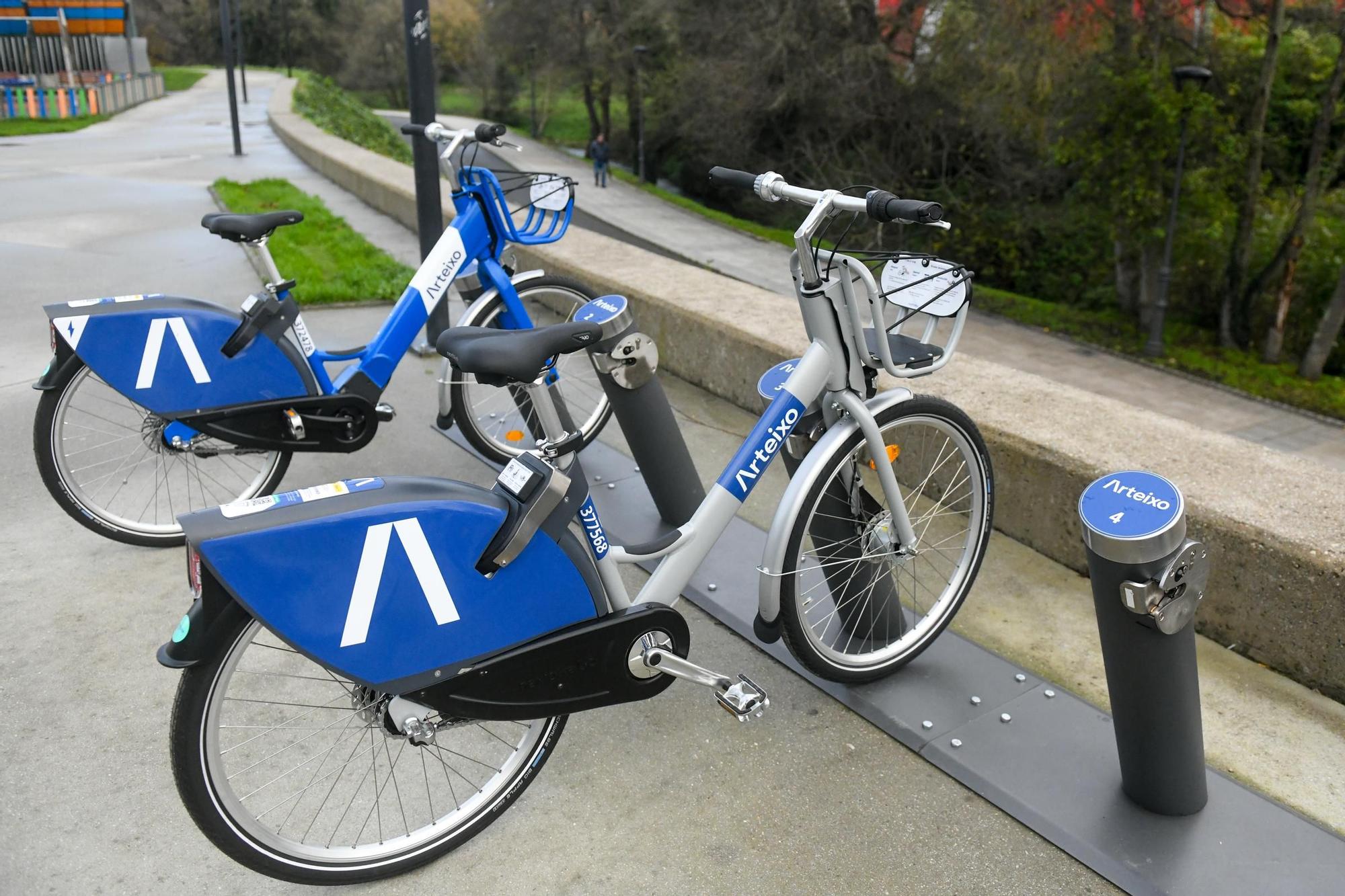 Arteixo estrena su sistema de alquiler de bicis