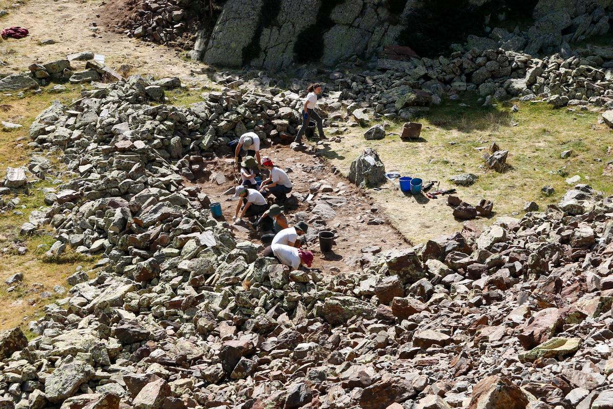 Les imatges dels arqueòlegs del GIAP-ICAC al jaciment de la Cerdanya