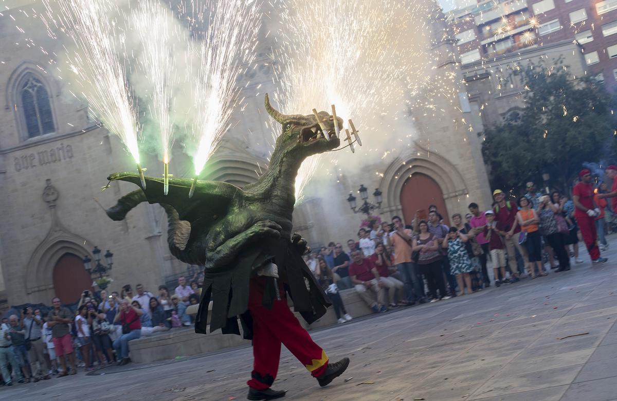 Una actuación de Botafocs en la plaza Mayor de Castelló.