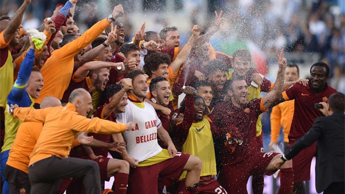Los jugadores de la Roma, celebrando la segunda plaza
