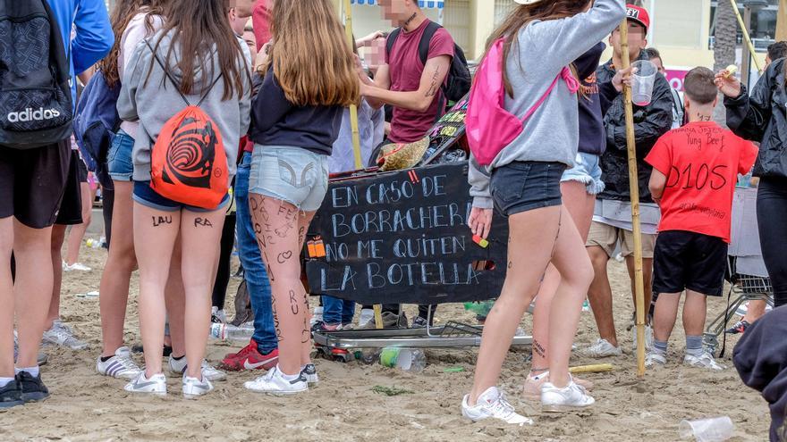 La pregunta de una alicantina revoluciona una red social: &quot;No me gusta el alcohol, ¿me obligo a beber o cambio de amigas?&quot;