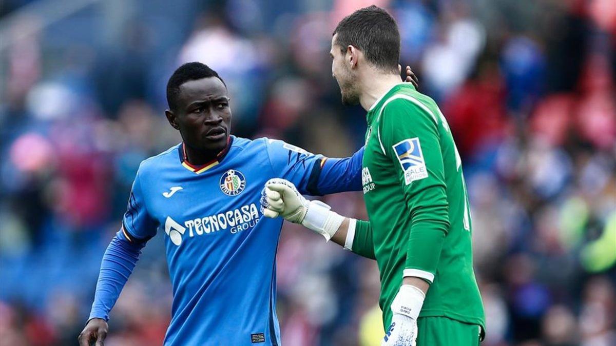 Djené junto a David Soria, portero del Getafe, celebrando un gol en LaLiga