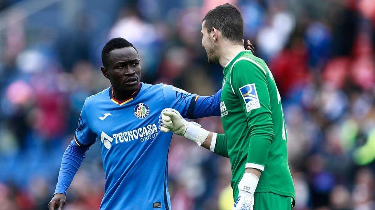 Djené junto a David Soria, portero del Getafe, celebrando un gol en LaLiga