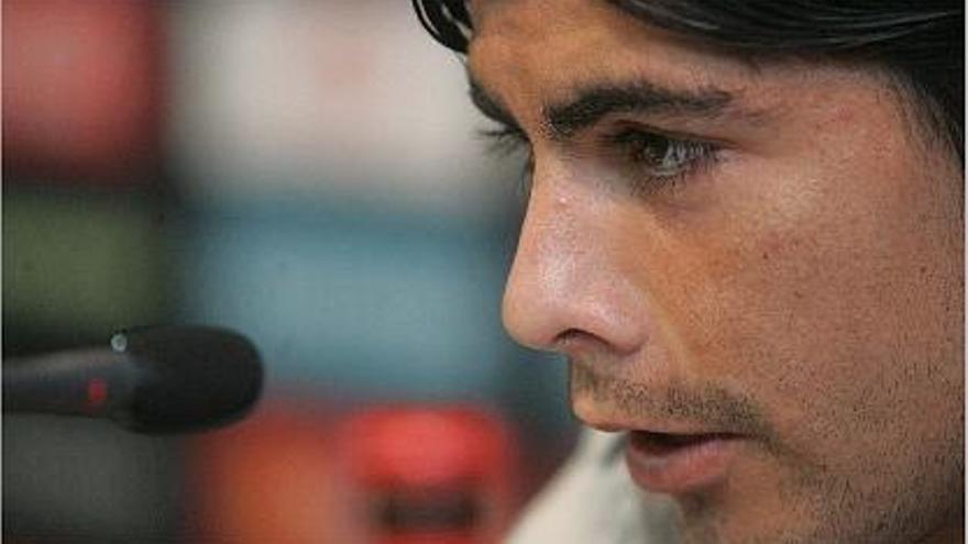 Éver Banega, ayer durante su intervención en la sala de prensa.