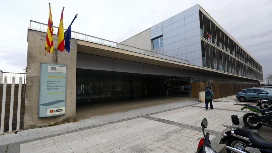 Fachada de la residencia Elías Martínez, en el barrio zaragozano de Torrero, de titularidad pública y gestionada por el IASS.