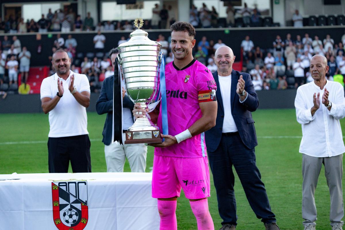 Foto del AD Ceuta 2-1 Málaga CF, cuarto amistoso esta pretemporada, en el que los locales se llevaron el Trofeo ‘Ciudad de Ceuta’. Primera derrota malaguista en esta preparación para la vuelta a Primera.