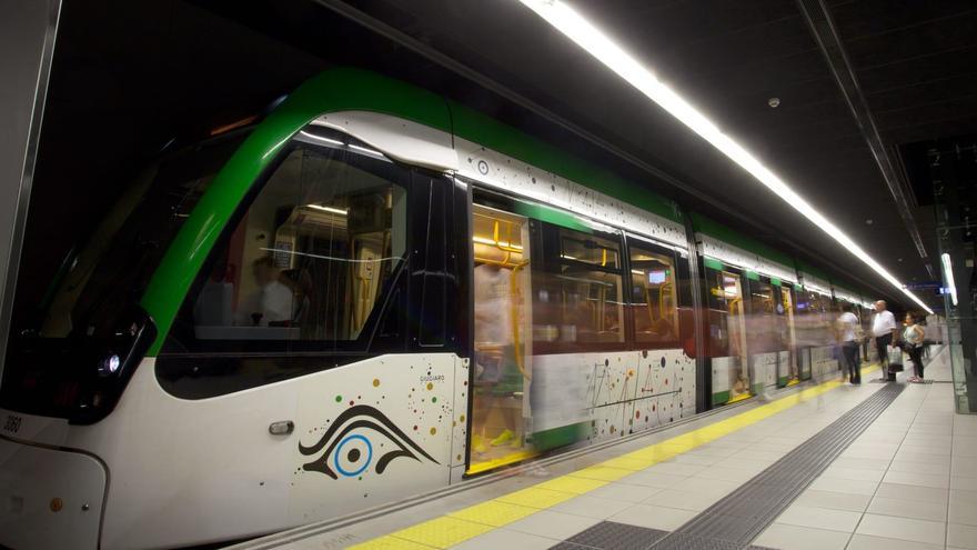 Entre la confusión y la novedad: así ha sido el primer día del metro de Málaga llegando al Centro