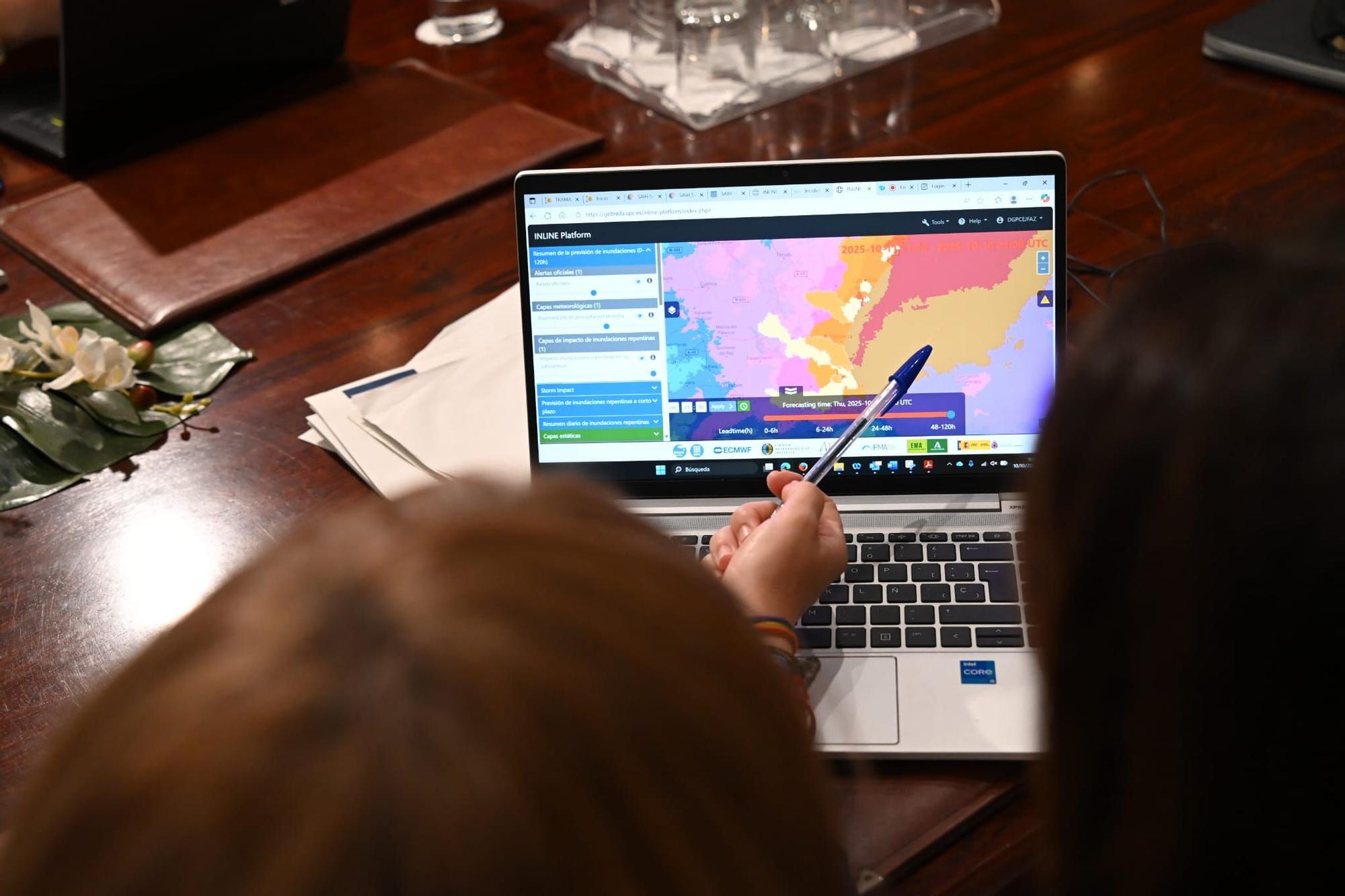 Reunión en la Subdelegación del Gobierno en Alicante para seguir la evolución de la alerta roja por lluvias