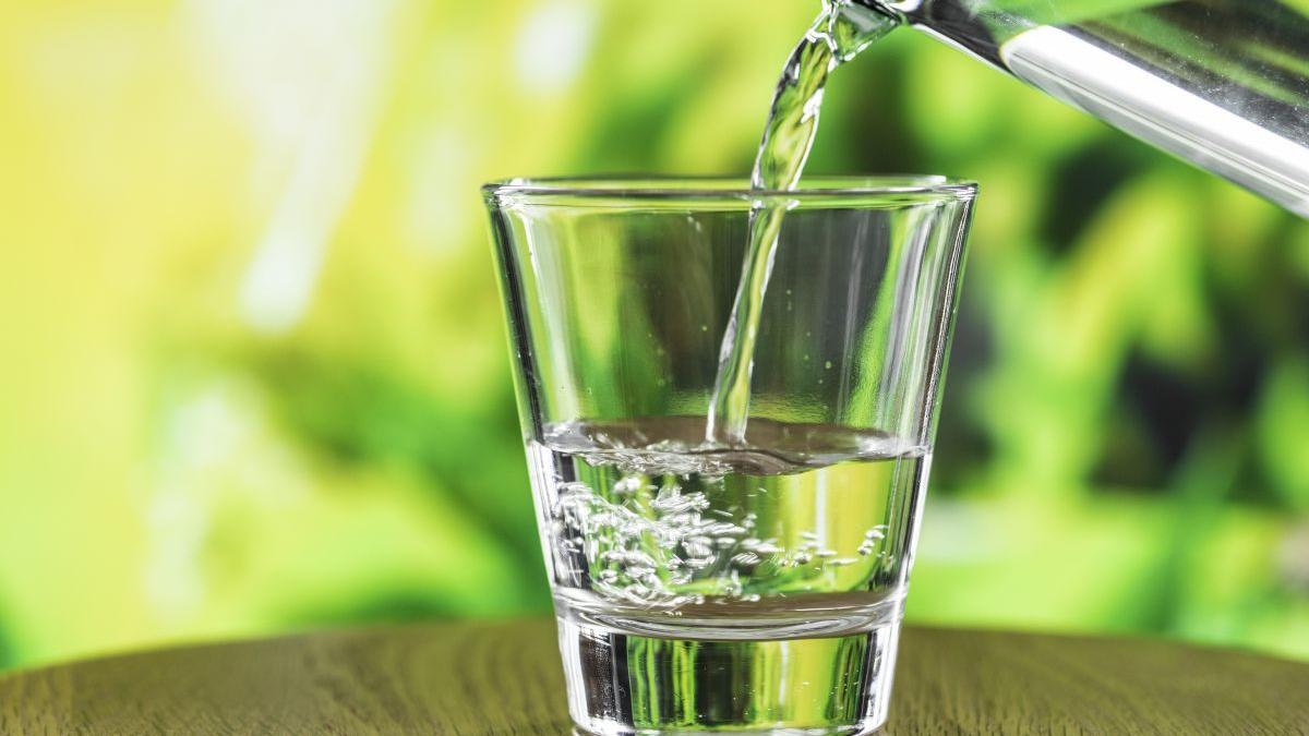 La 'prueba del vaso de agua' que puede arruinarte una entrevista de trabajo: así debes reaccionar.