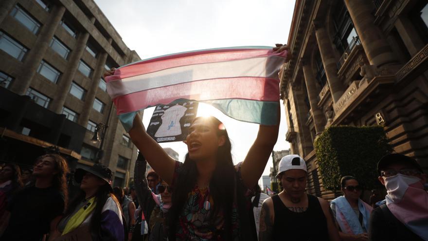 La influencia de los medios en la identificación y transición social de los menores trans