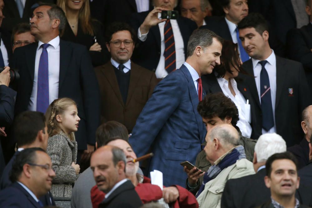Leonor ha acompañado a su padre al campo para presenciar el partido de semifinales de la Champions entre el Atlético y Bayern de Múnich.