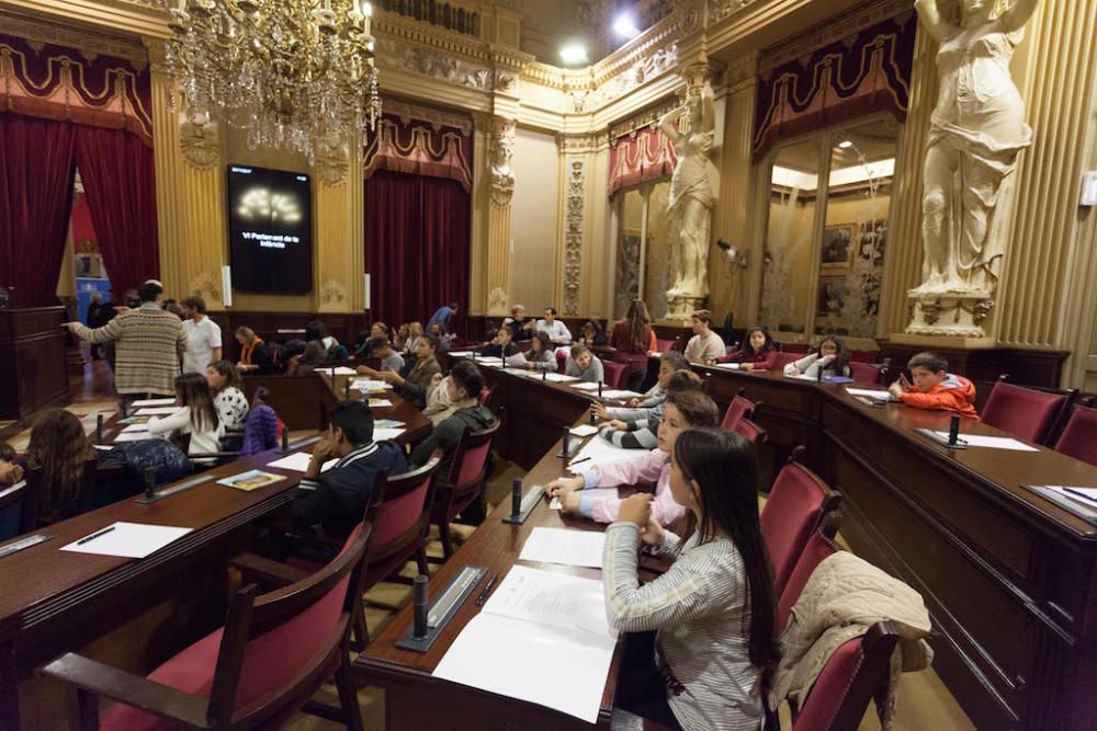 Los más jóvenes 'toman' el Parlament para luchar contra el cambio climático