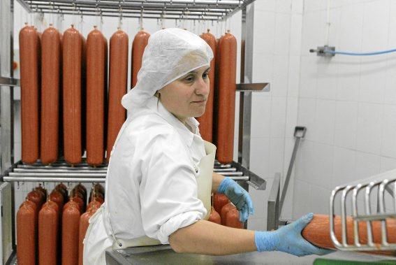 Kleine Ökonomie der Streichwurst: Neben der handwerklich gefertigten Variante gibt es auch eine Großproduktion. Marktführer ist seit Jahrzehnten El Zagal.