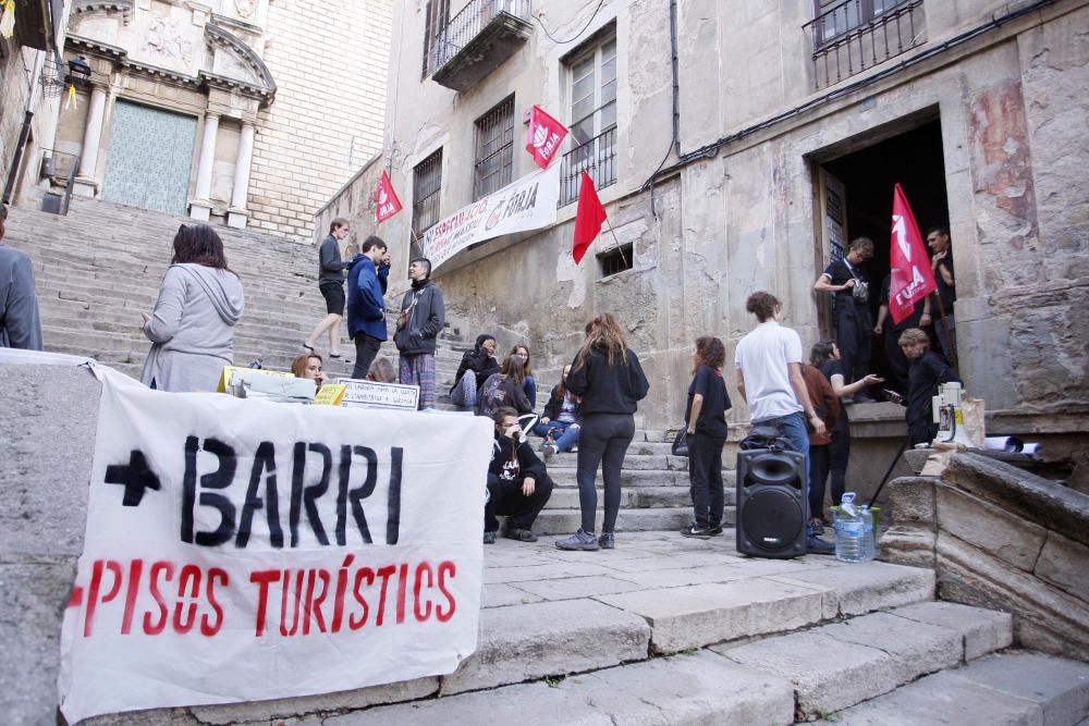 Ocupen l'antic Teatre Odeón