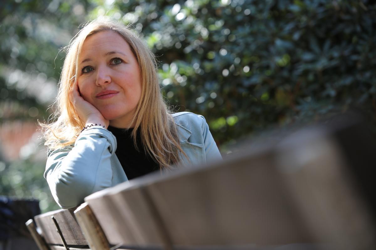Sara Codina, a quien diagnosticaron autismo a los 41 años y autora del libro ’Neurodivina y punto’ (Planeta).