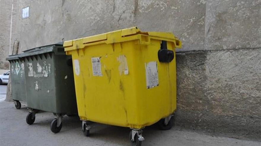 Detenido en Pozo Estrecho por volcar 15 contenedores de basura